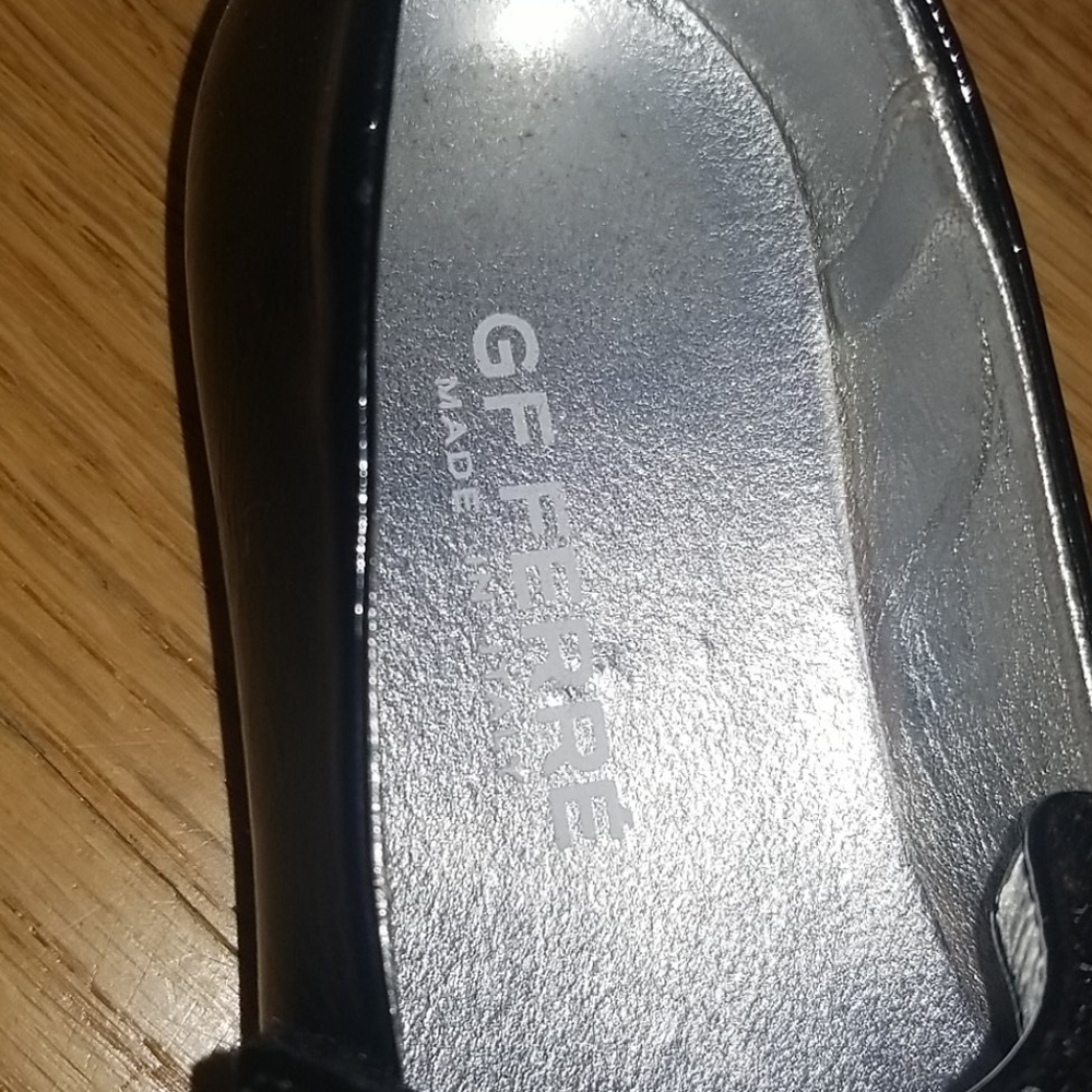 shoes - Picture 3 of 4